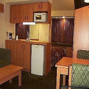 Super 8 By Wyndham West