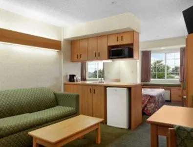 Super 8 By Wyndham West Columbus