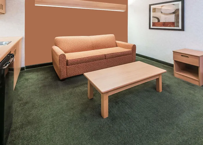 Super 8 By Wyndham West Hotel 2*