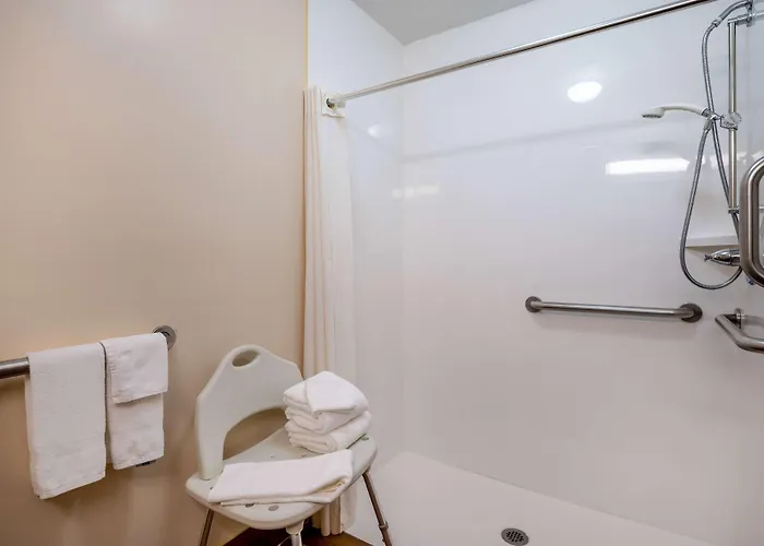 Super 8 By Wyndham West 2*