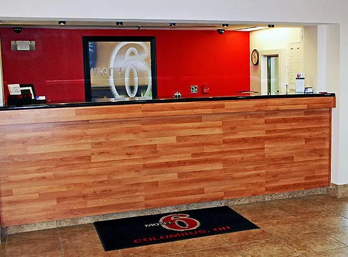 Hotel Super 8 By Wyndham West