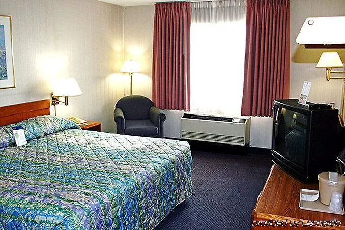 Super 8 By Wyndham West Hotel