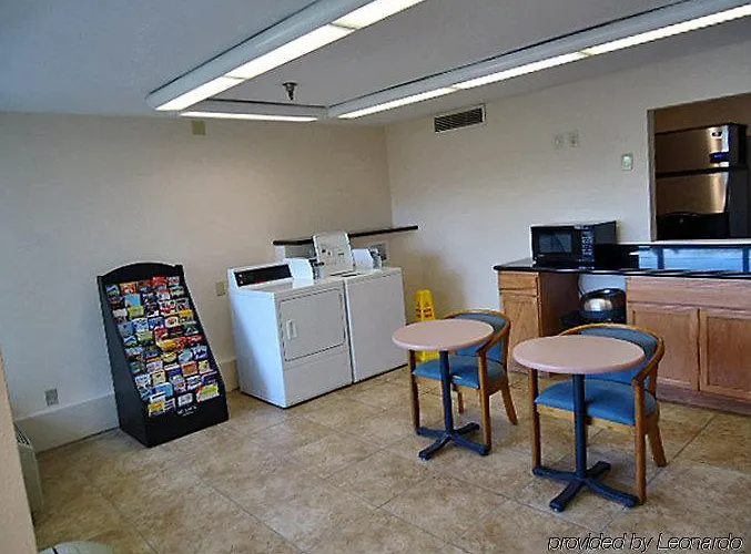 Super 8 By Wyndham West 2*