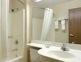 Super 8 By Wyndham West Hotel 2*